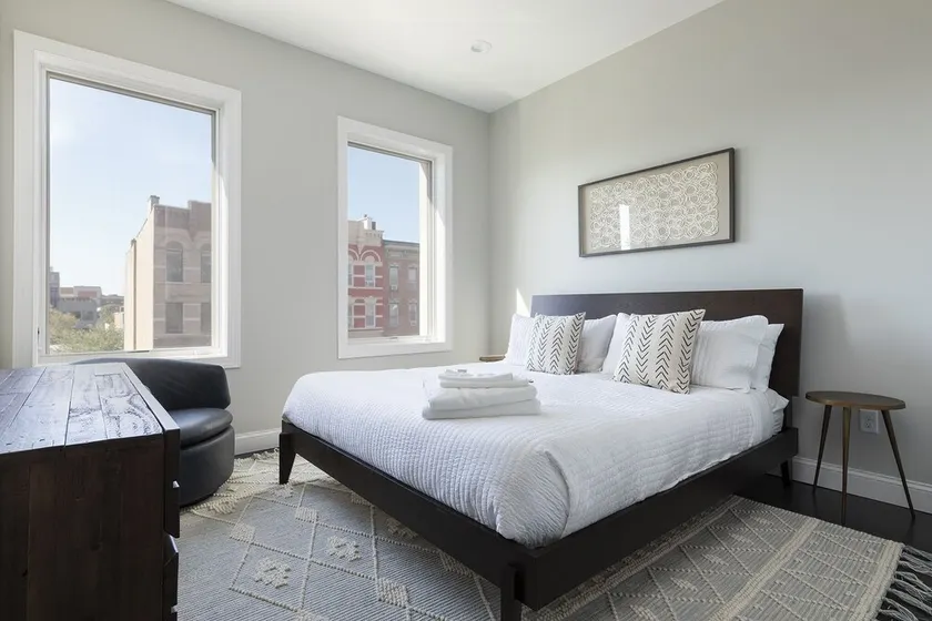Large Stylish 3BR Loft on Cobblestone Ln Near NYC - Image 1