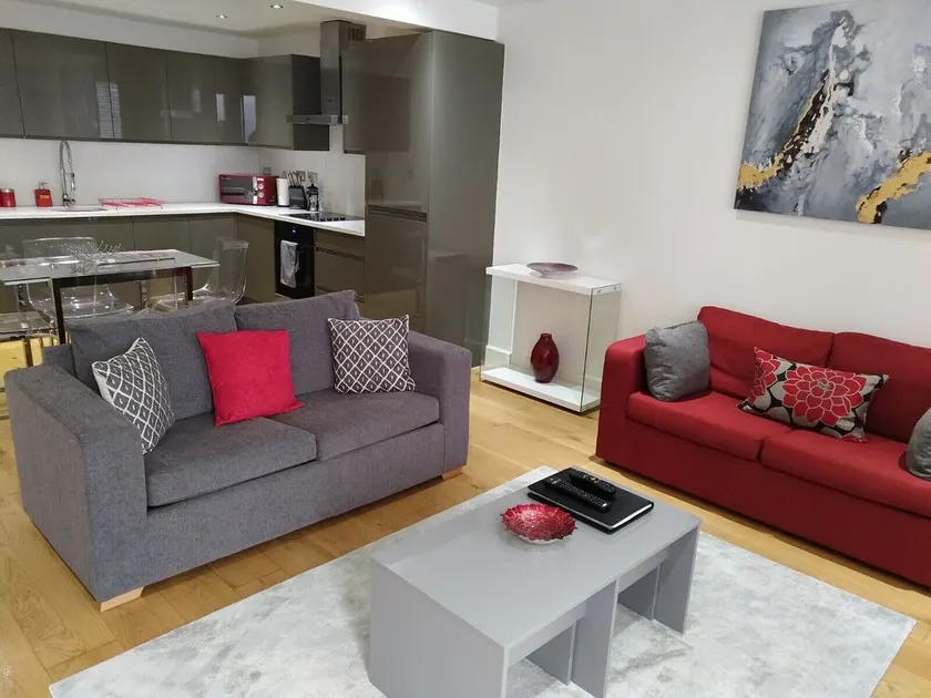 RiiS Apartments Camberley - Image 1