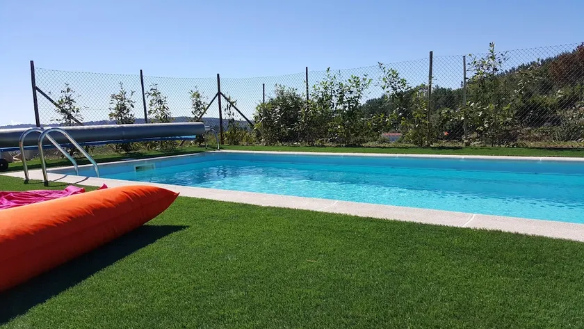 Bungalow with 2 bedrooms in Furtado with wonderful mountain view shared pool furnished garden 20 km - Image 1
