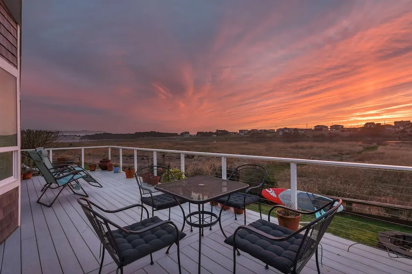 Upscale Riverside 2br W/ Deck 2 Bedroom Home - Image 1