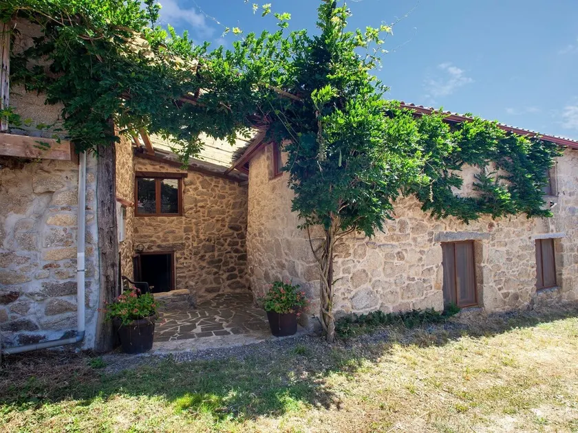 Beautiful, quiet country house with garden in the middle of the Ribeira Sacra - Image 1