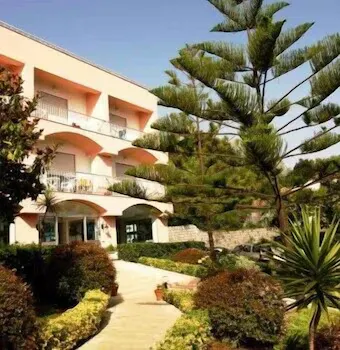 Marcaneto Hotel - Image 1