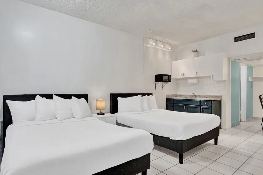 Amazing Studio/1Bath, Hallandale Beach, FREE PARKING - Image 1