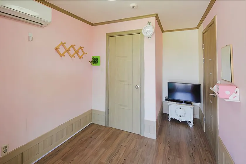 Cool Cool House - Image 1