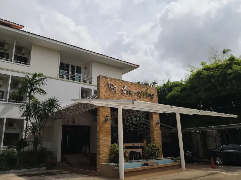 Baan Worachan Hotel Apartments - Image 1