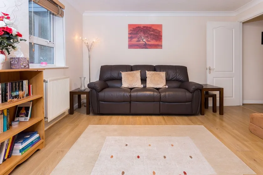 2 Bedroom Flat 2 Minutes from the River - Image 1