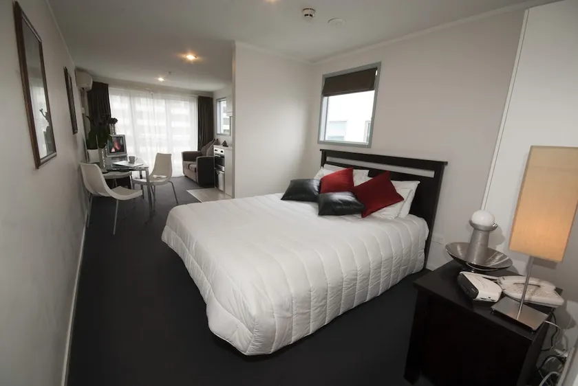 Bankside Waldorf Apartments - Image 1