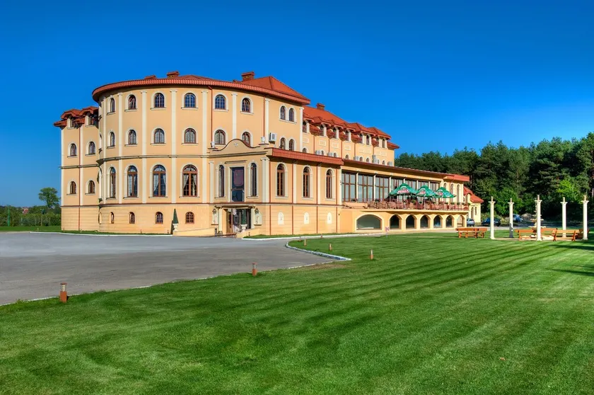 Krolewski Hotel - Image 1