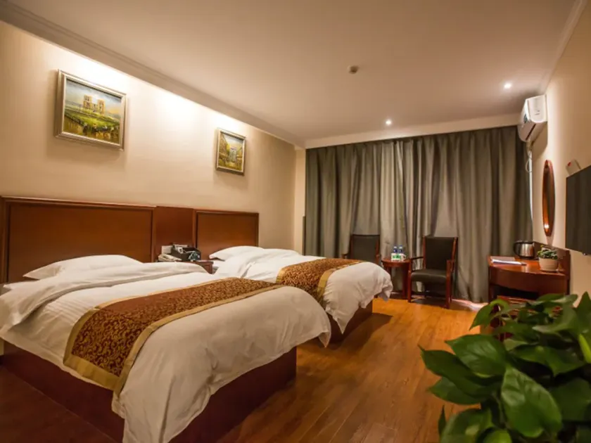 GreenTree Inn Zhenjiang Danyang Wanshan Park Express Hotel - Image 1
