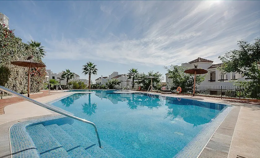 3 bedroom apartment garden and sea view - Image 1