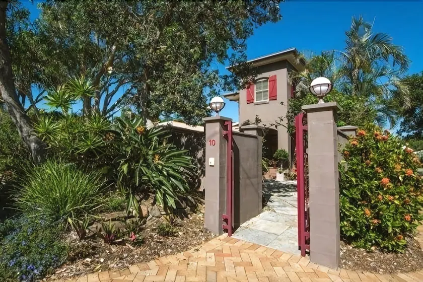 Chez Byron - Image 1