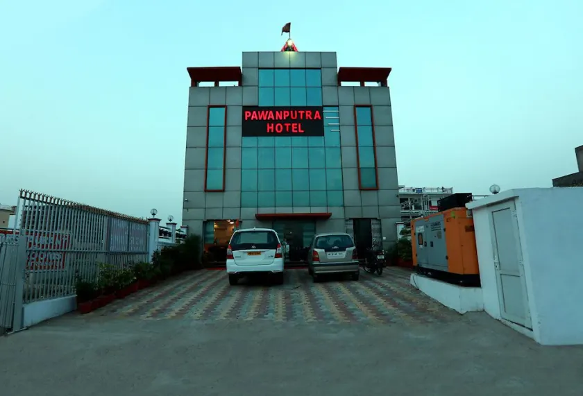 Pawanputra Hotel - Image 1