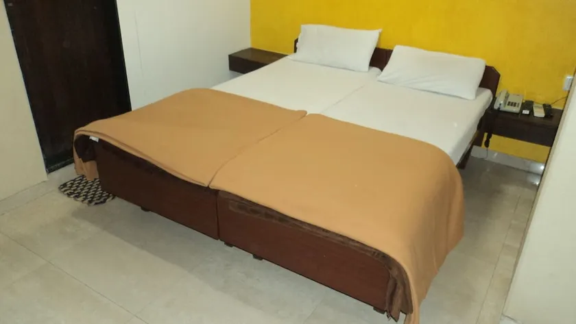 Benazeer Hotel - Image 1