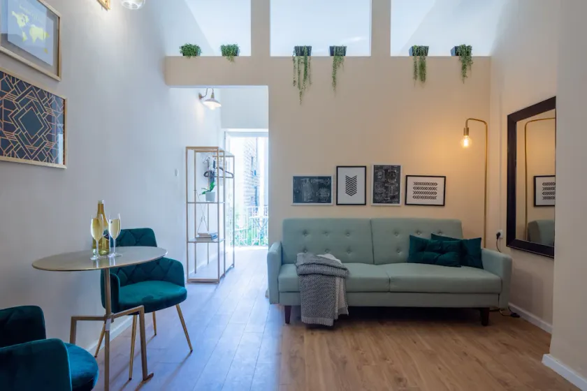 Lovely Apt, Most Popular Tourist Road in Jerusalem - Image 1