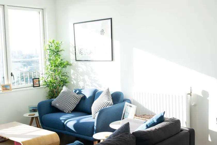Stunning Riverside Apartment - Image 1