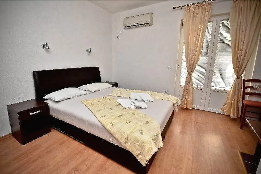 Apartments Cenic - Image 1