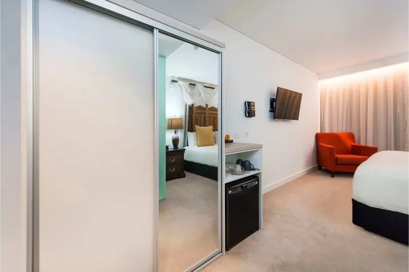 Bohemian 1 Bedroom Apartment With Rooftop Terrace - Image 1