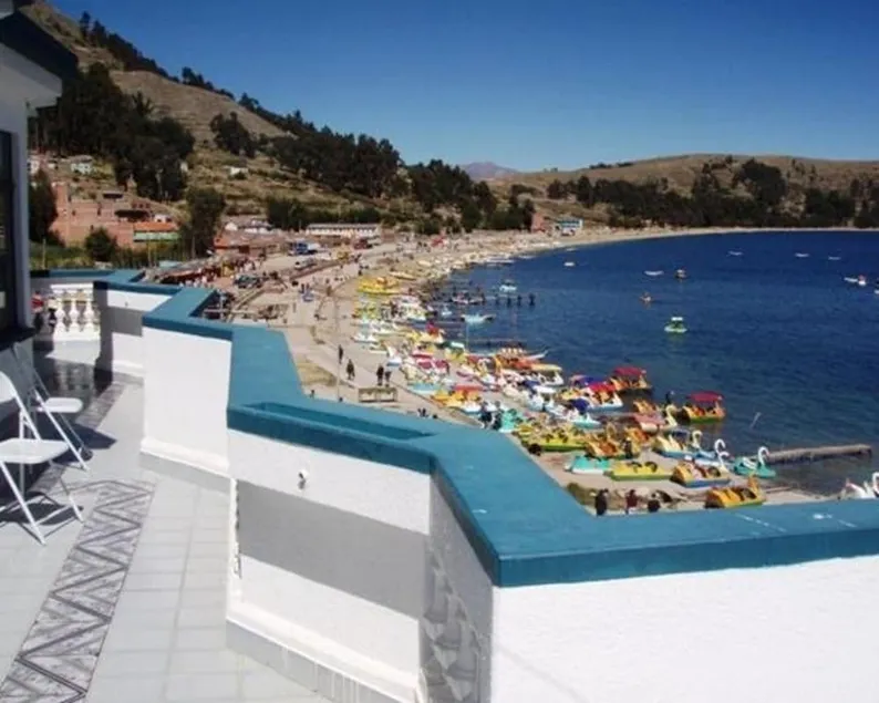 Hostal Brisas del Titicaca - Image 1