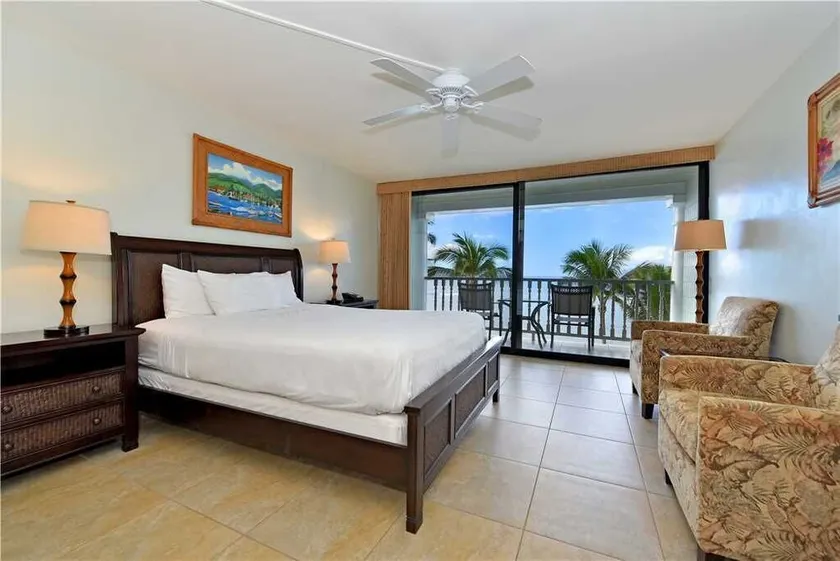 Studio retreat at Lahaina Shores with pool, hot tub, AC, and mountain views-Lahaina Shores 204 - Image 1
