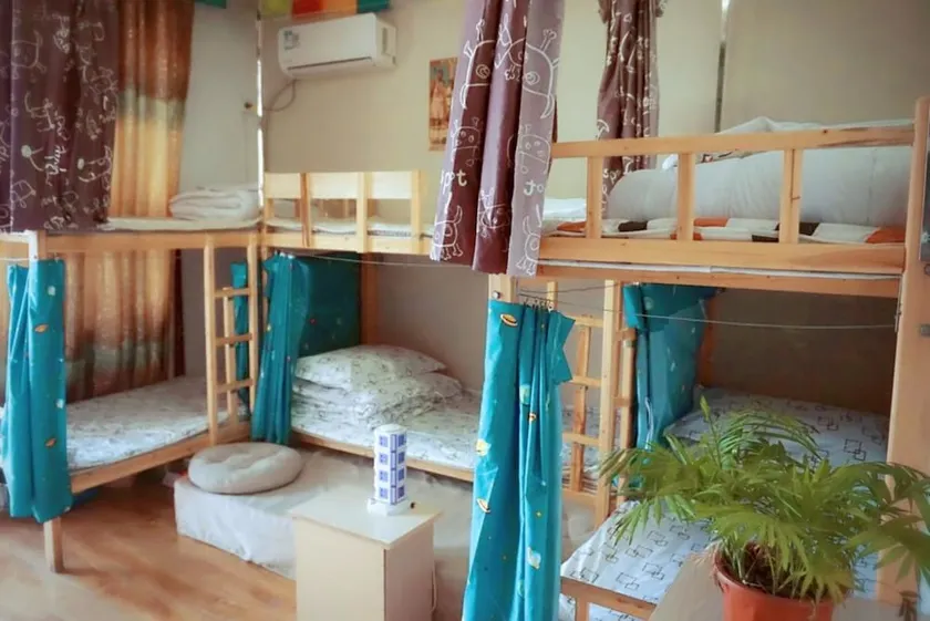 Huanlesong Youth Hostel - Image 1