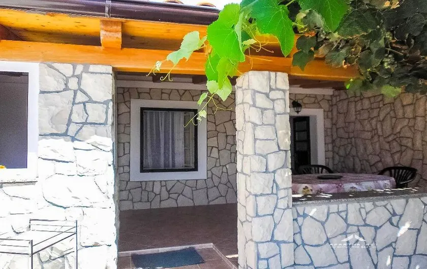 Cosy Apartment Near the Beach in Zubovici, Croatia - Image 1