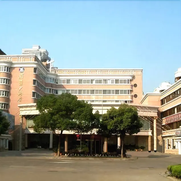 Xiong Zhen Hotel - Image 1