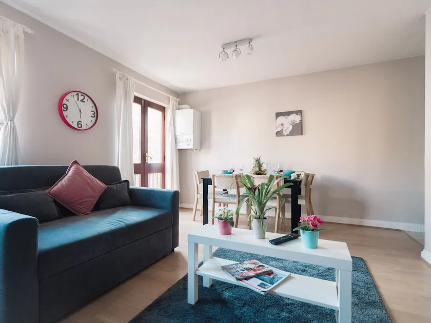 London Queen's-Euston Apartments - Image 1
