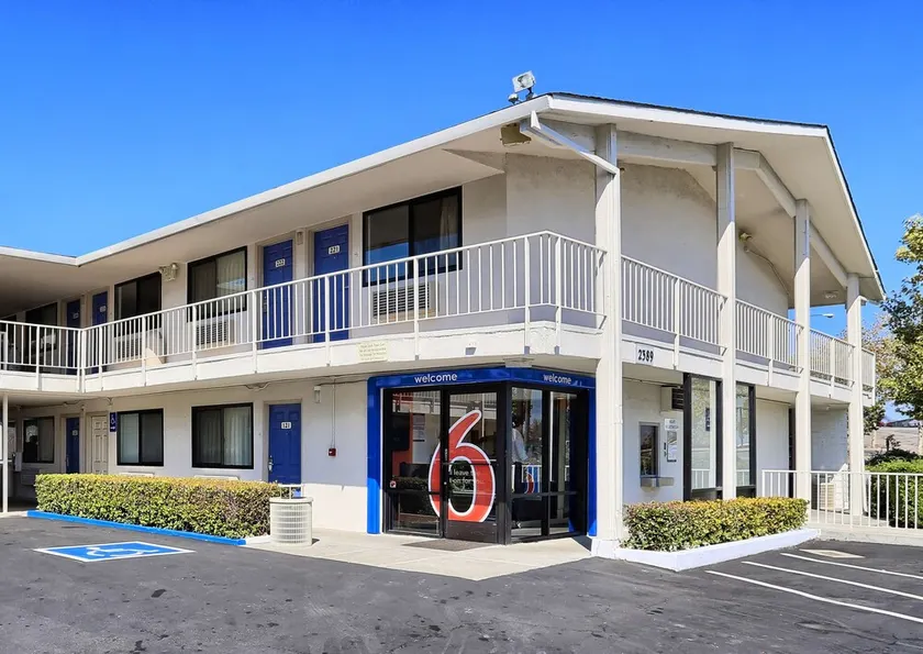 Park Inn By Radisson Walnut Creek - Image 1