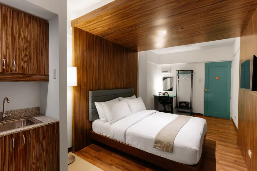 H Hotels Metro North Uno - Image 1