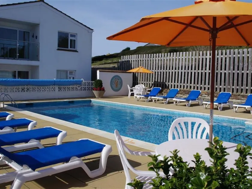 Quaint Apartment in Cornwall With Swimming Pool - Image 1