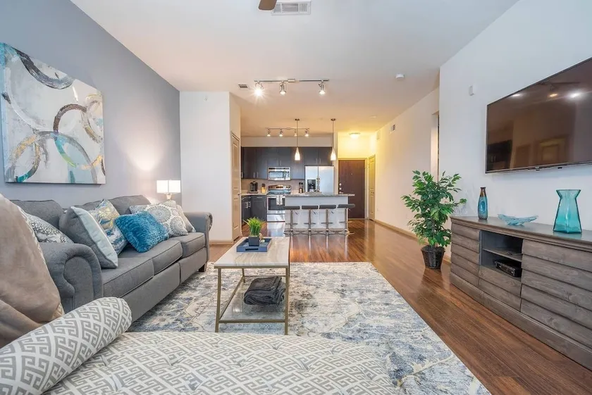 Luxurious Modern/fully Equipped Midtown Cozy Condo - - Image 1