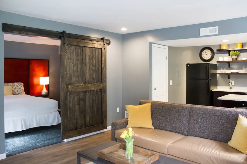 Cloverleaf Suites Columbus - Image 1
