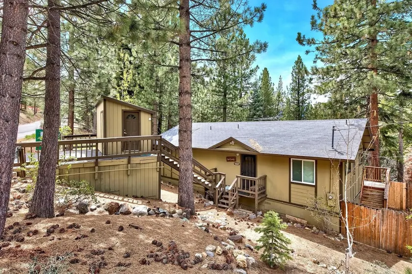1418s The Skyline Retreat 3 Bedroom Home by Redawning - Image 1