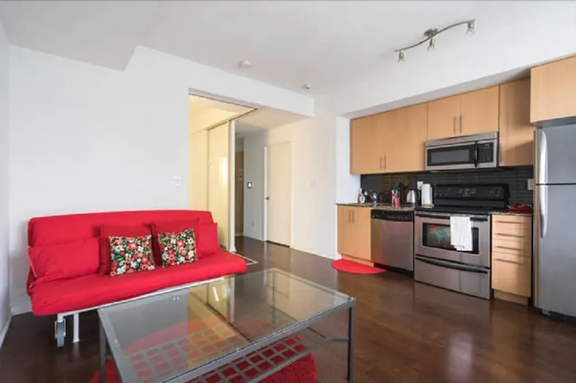 Stylish and Central Condo - Image 1