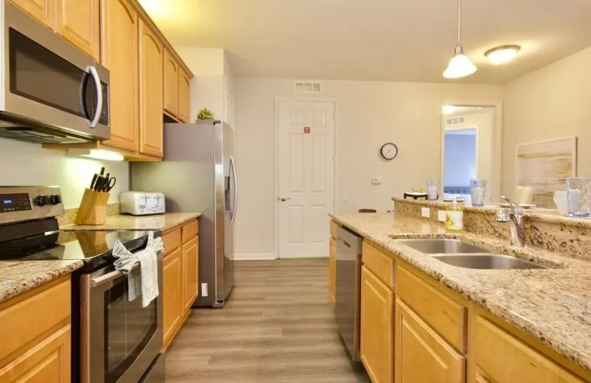 Luxury 3 Bedroom Condo - Image 1