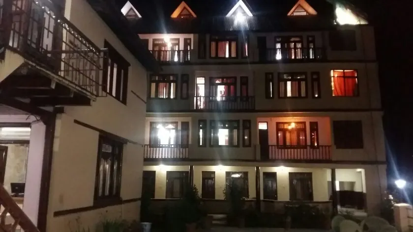 Hotel Him View - Image 1