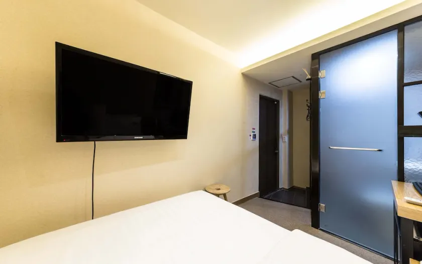 Hotel Daisy - Image 1