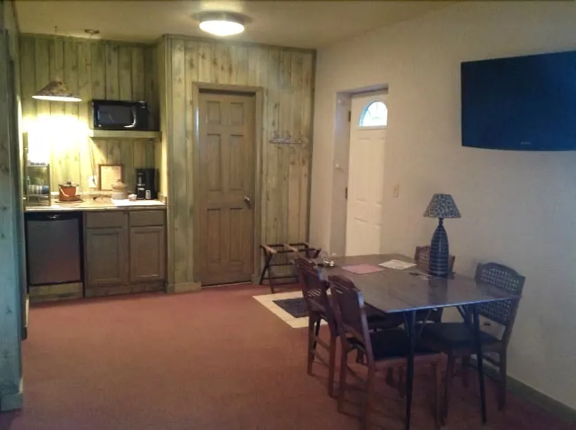 The Mountain Motel - Image 1