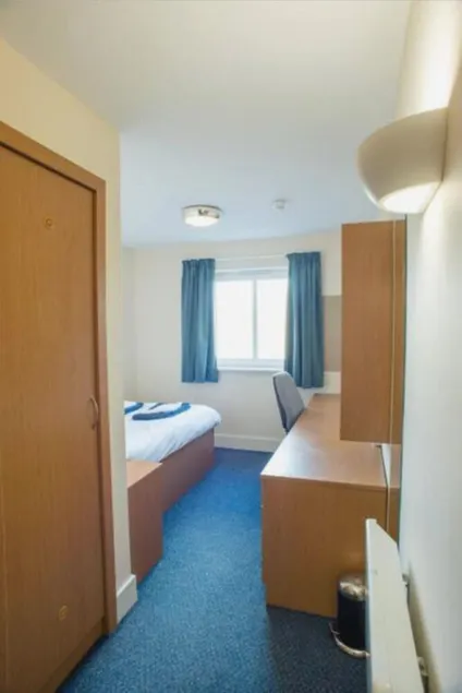 Stylish Rooms PENRYN - Image 1