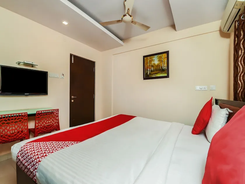 Hotel Wellfare Marina by OYO Rooms - Image 1