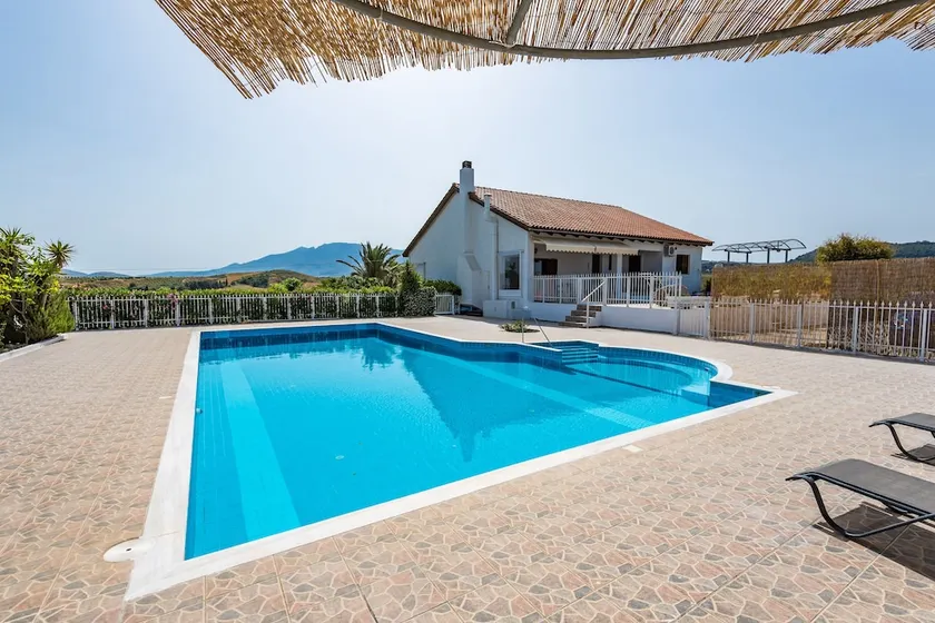 Magnificent Villa With Pool - Image 1