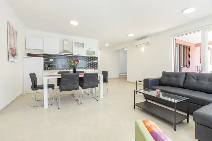 House ILA - Image 1