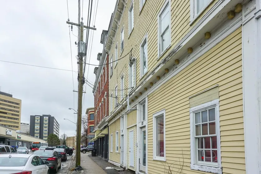 Renovated Cozy 2 Br in Uptown Saint John Location Coffee - Image 1