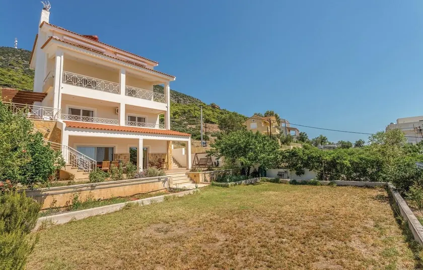 Awesome Home in Kaki Thalassa-keratea With 4 Bedrooms and Wifi - Image 1
