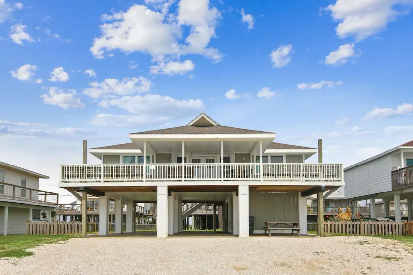 Betsy's Beachfront Home - Image 1