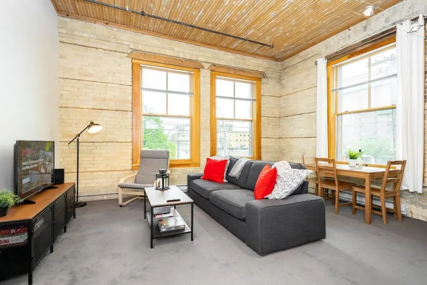 New York Style Loft with Parking Exchange District Coffee Gym - Image 1