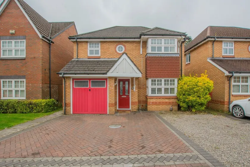 Modern 4 Bedroom Detached House in Cardiff - Image 1