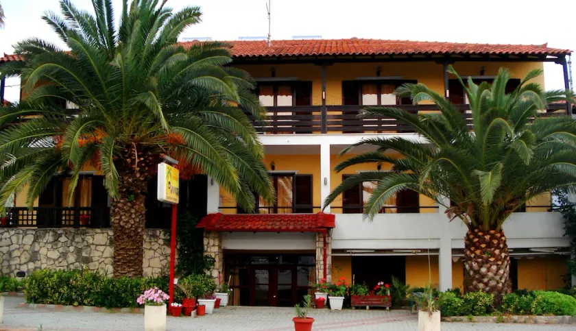 Finikas Apartments - Image 1