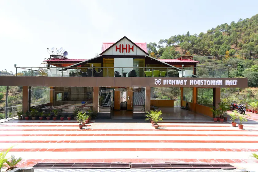 Hotel HHH By OYO Rooms - Image 1