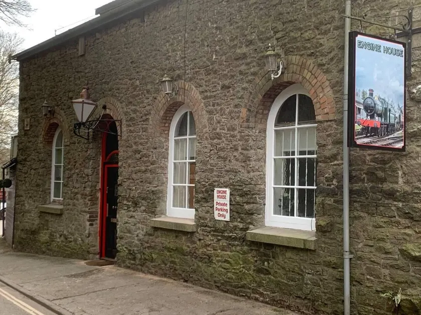 Historical GWR Building - Charming 1 bed Apartment - Image 1